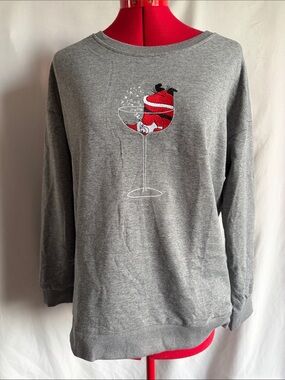 Gray Crewneck Sweater with Red Graphic Wine Glass Motif MM32